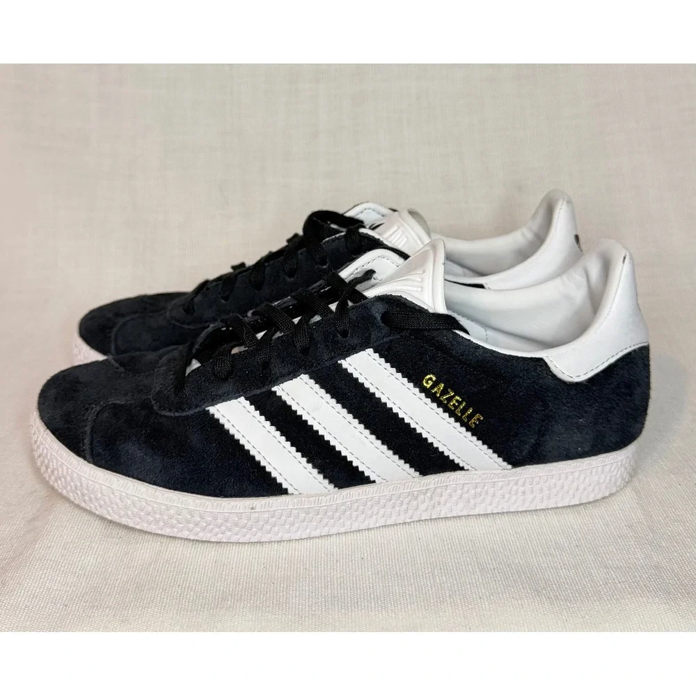 Adidas Gazelle Core BlackWhite Suede Low Top Sneakers BB2502 Mens 4.5 Womens 5.5